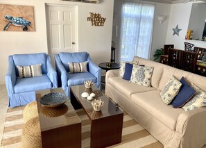 TV, DVD player - 101 Beacon Hill  directly opposite Mullins Beach with  private plunge pool (Speightstown)