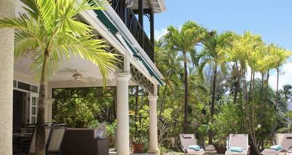 Directly opposite Mullins Beach with private plunge pool & amazing sea views