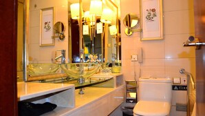A modern bathroom with a glass bowl sink, multiple mirrors, and a toilet. - Enjoyable Stars Hotel Chengdu (Chengdu)