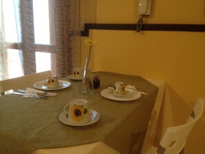 Free daily buffet breakfast  - Il B&B Maison Graziella (Viagrande)