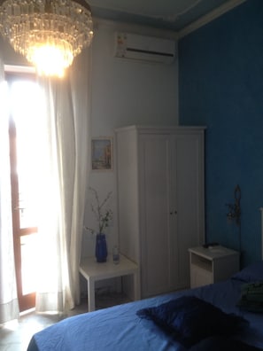 Minibar, free cots/infant beds, free WiFi, bed sheets - Il B&B Maison Graziella (Viagrande)