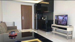 1 Bedroom Apartment | Oppholdsområde | Flatskjerm-TV