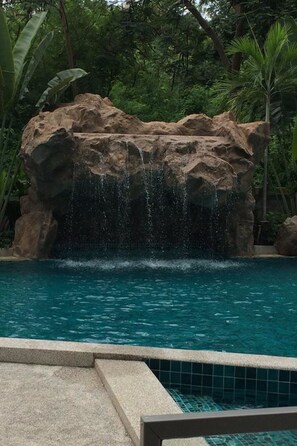 Outdoor pool - Club Royal Wongamat (Pattaya)
