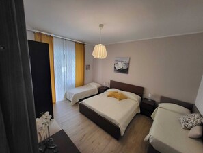 1 bedroom, iron/ironing board, free WiFi, bed sheets - Romantic Maiori Apartment - Balcony & Sea View (Maiori)