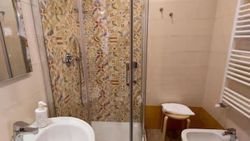 Ducha, bidé y toallas