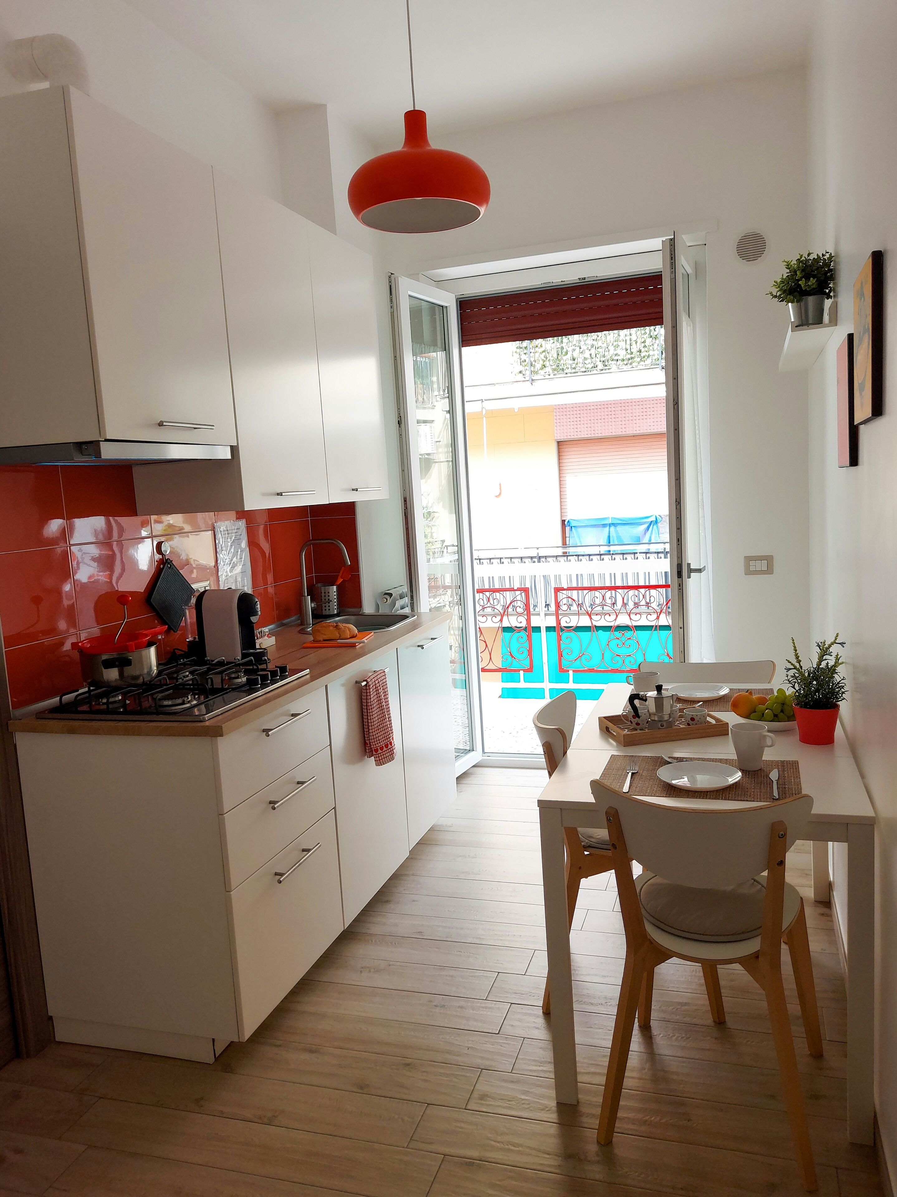 Kühlschrank, Ofen, Toaster, Hochstuhl