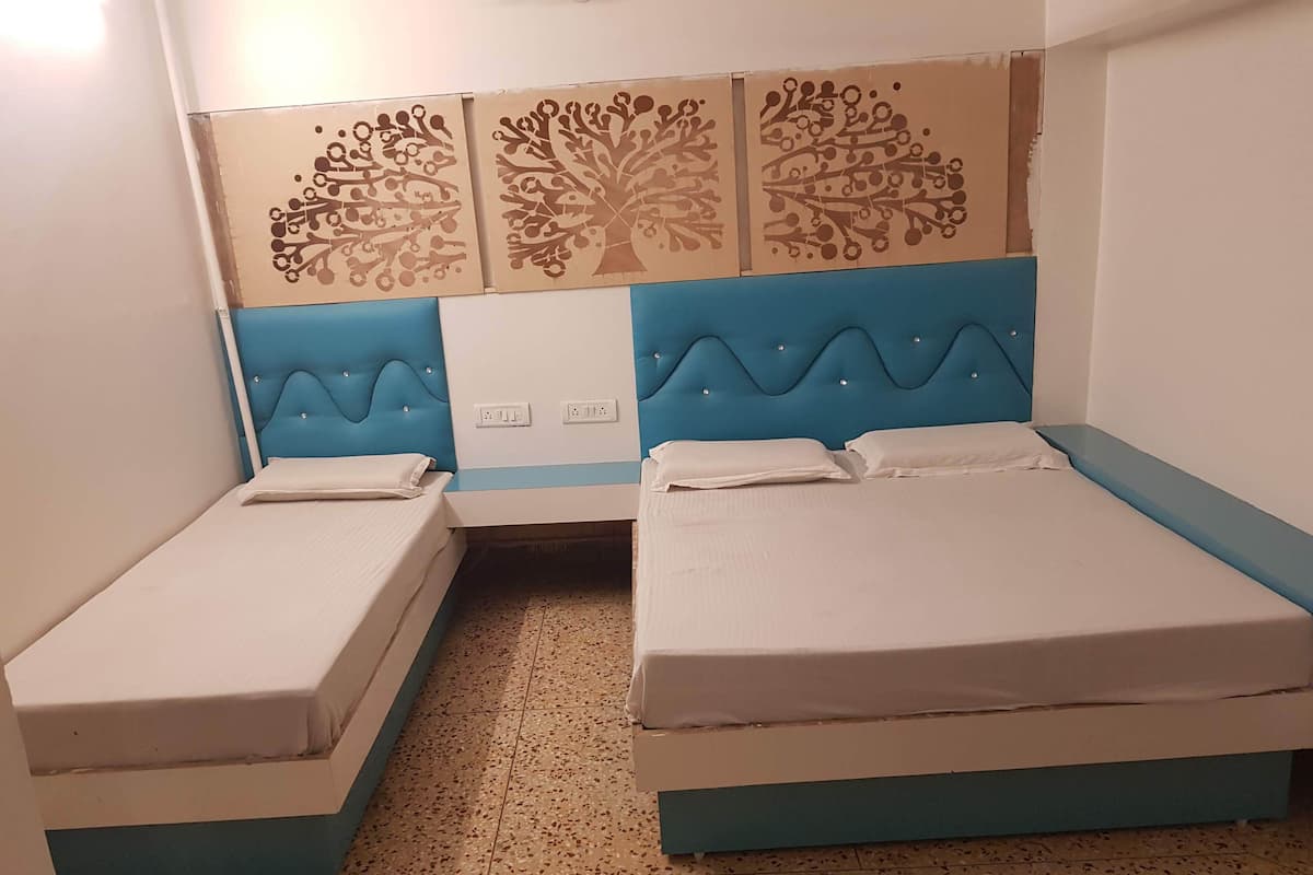 Deluxe Double Room, 1 Queen Bed, Non Smoking | Free WiFi