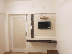 Basic Double Room, 1 Double Bed, Non Smoking | Television
