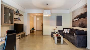 Family Apartment, 2 Bedrooms | Living room | 42-inch flat-screen TV with satellite channels, TV, Netflix