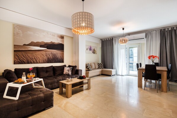 Family Apartment, 2 Bedrooms | Living room | 42-inch flat-screen TV with satellite channels, TV, Netflix