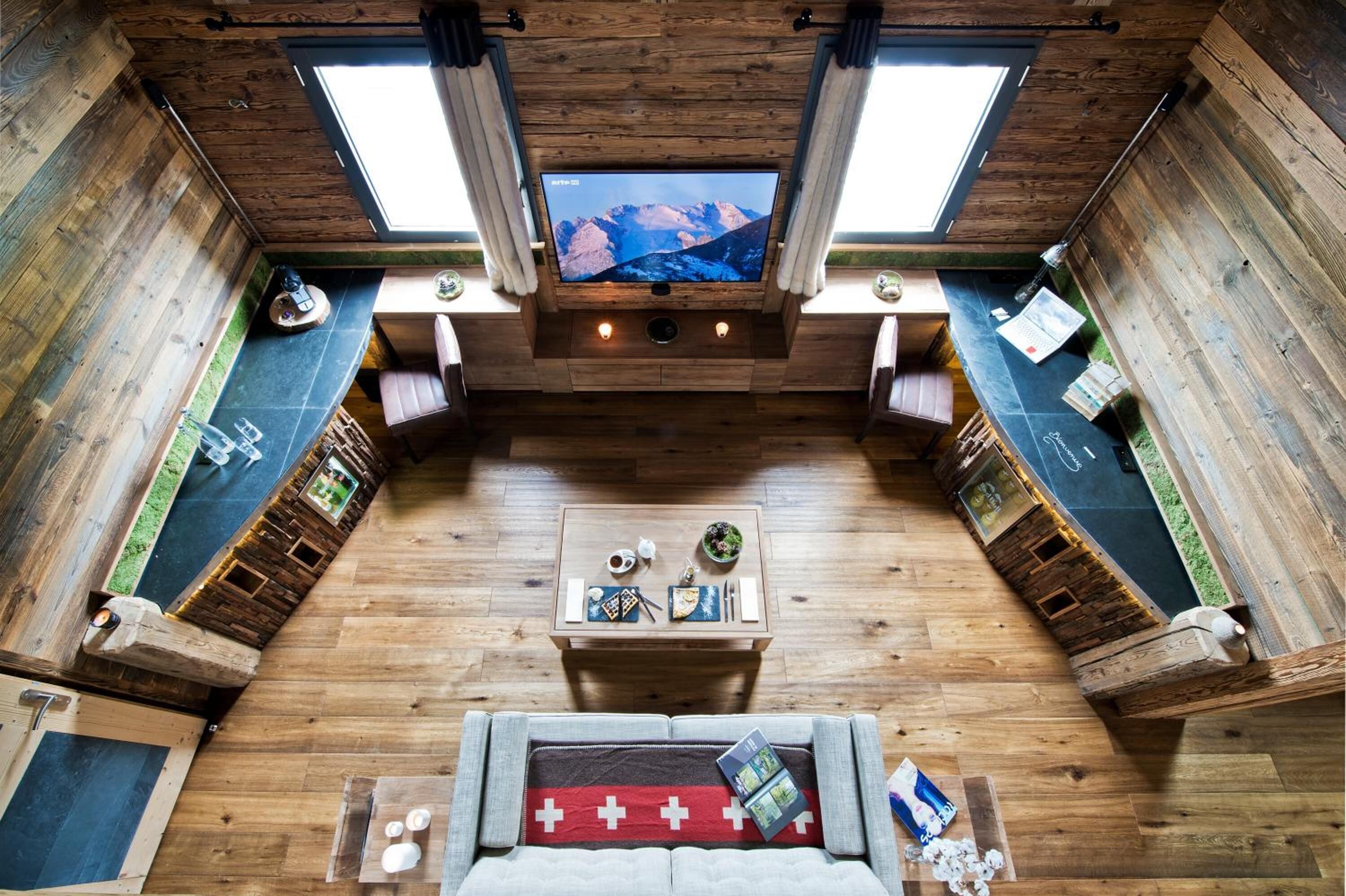 family suite, 1 bedroom | living room | flat-screen tv, offices