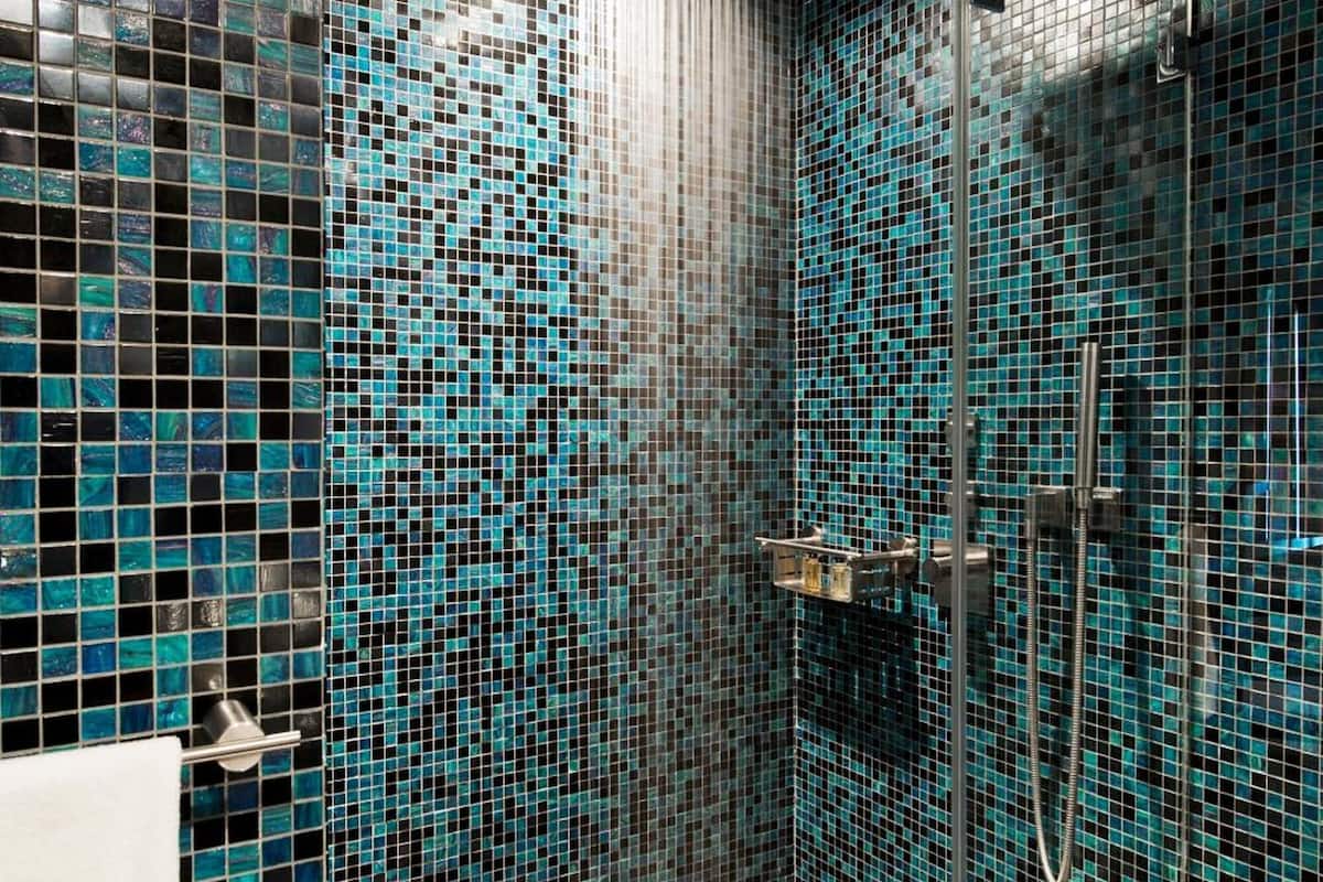 family suite, 1 bedroom | bathroom | shower, rainfall showerhead, free toiletries, hair dryer