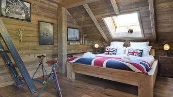 Decoración personalizada, muebles diferentes y cortinas blackout