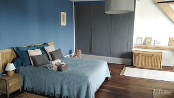 2 bedrooms, desk, iron/ironing board, travel cot