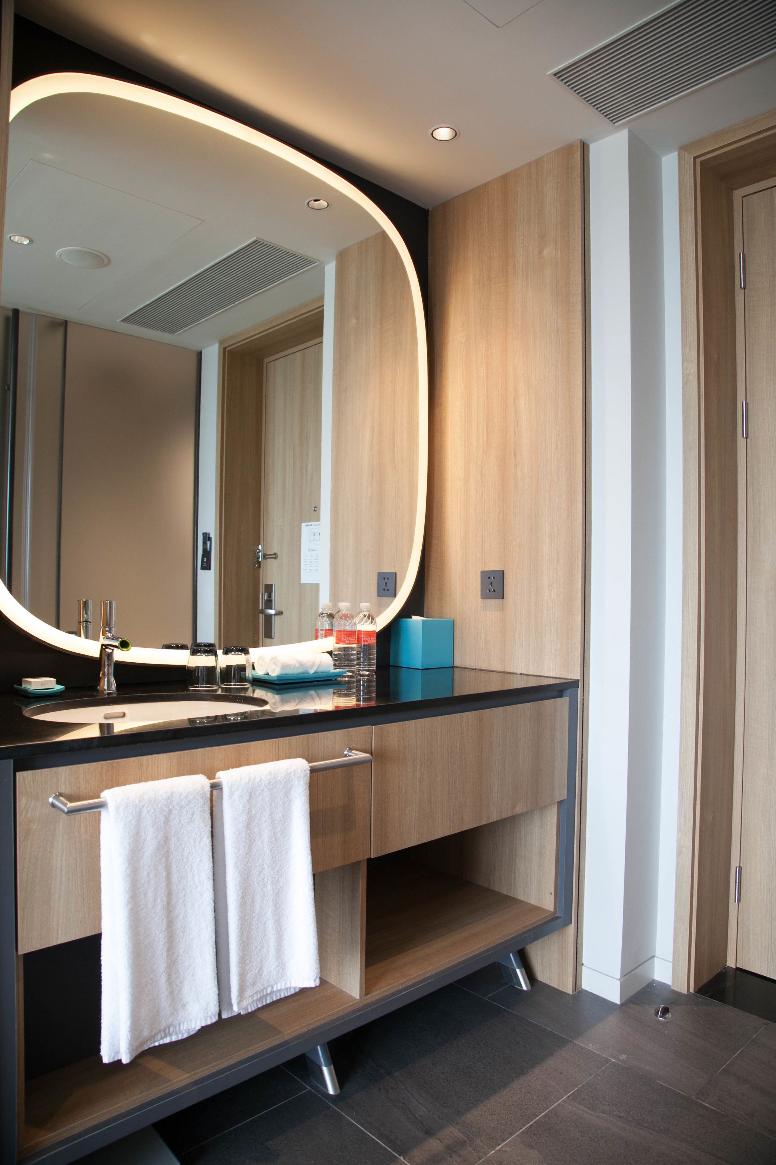 shower, rainfall showerhead, free toiletries, hair dryer