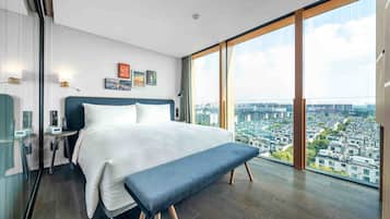 Habitat Suite | Premium bedding, down comforters, minibar, in-room safe