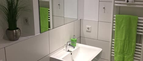 Douche, serviettes fournies