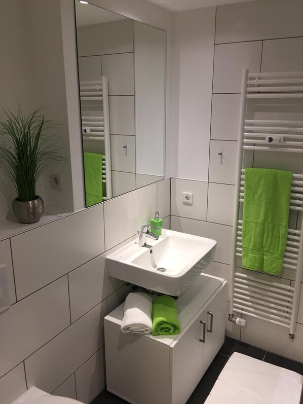 Shower, towels