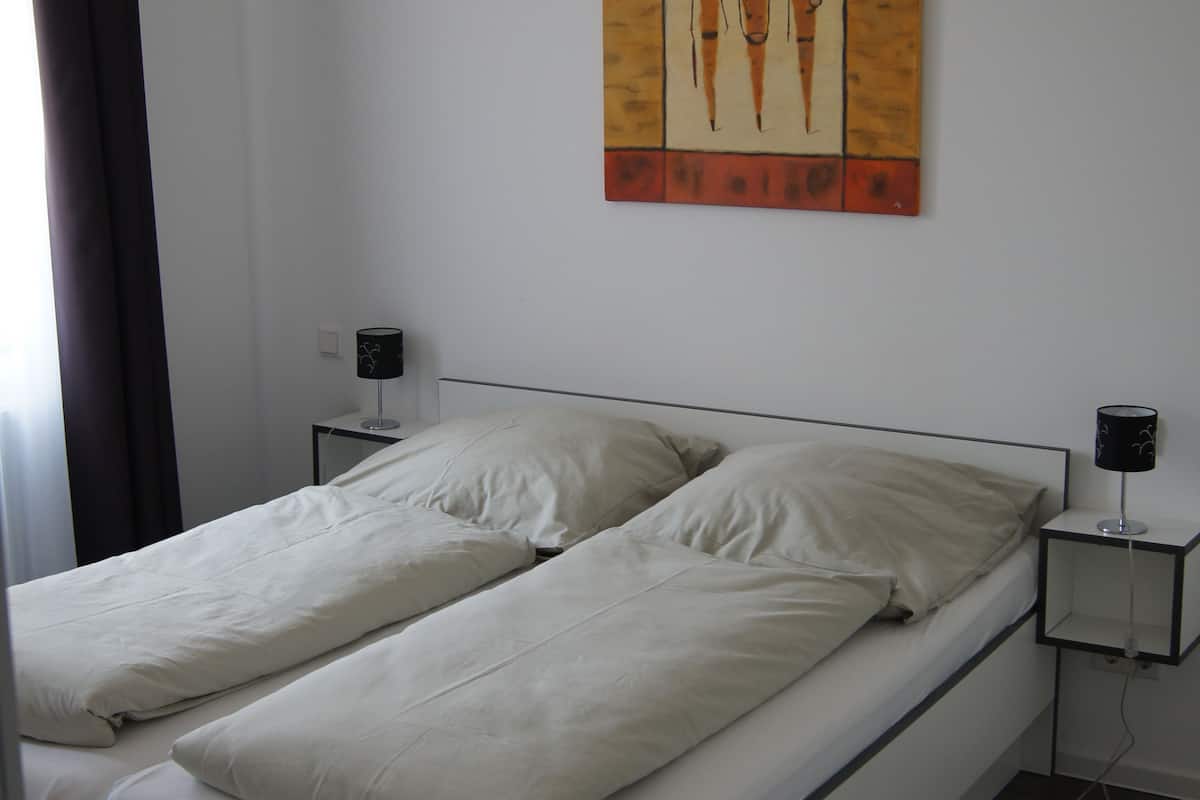 apartment (2) | desk, free wifi, bed sheets