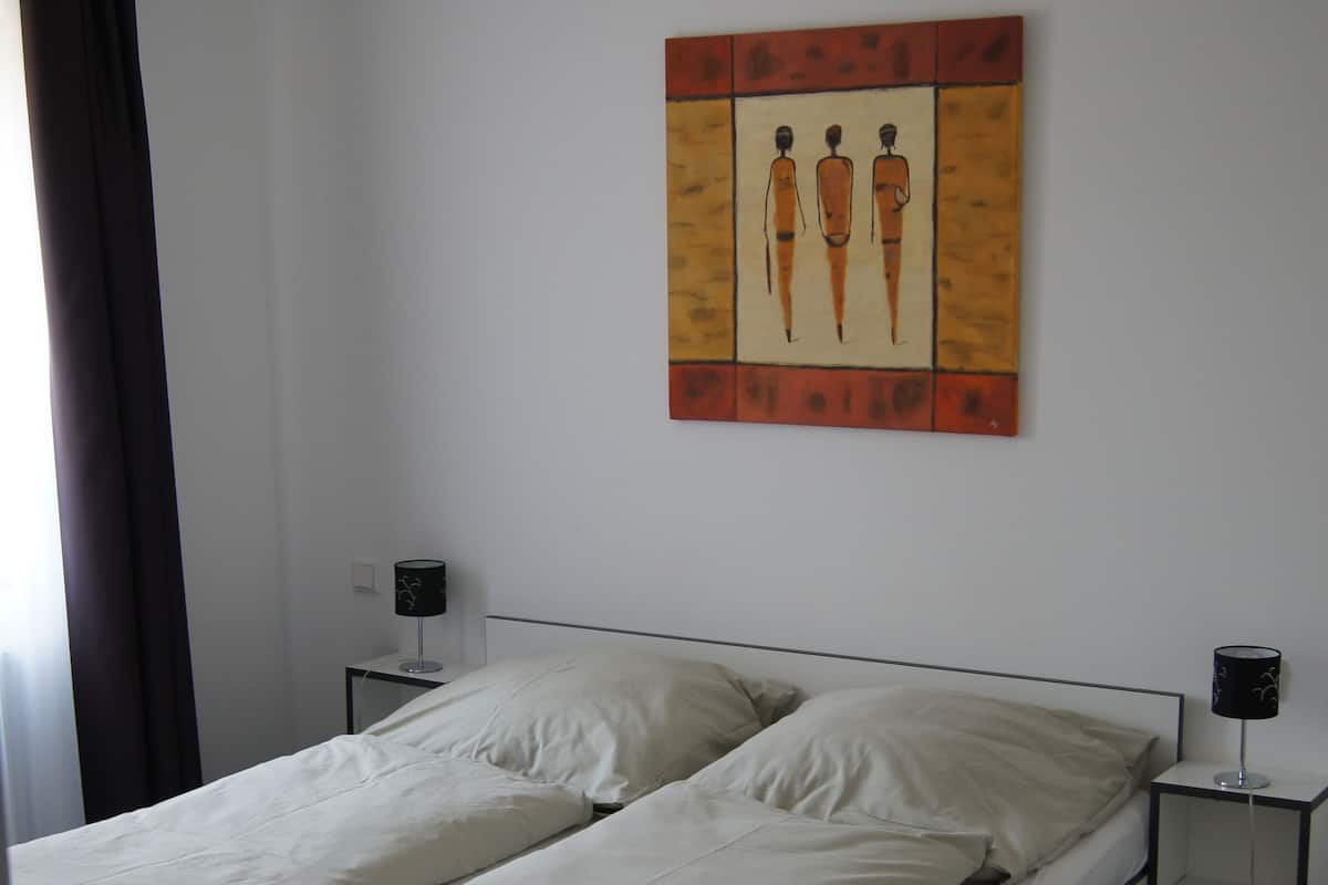 Apartemen (2) | Meja kerja, Wi-Fi gratis, dan seprai linen
