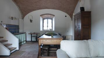 Frigorifero, forno, piano cottura, lavastoviglie