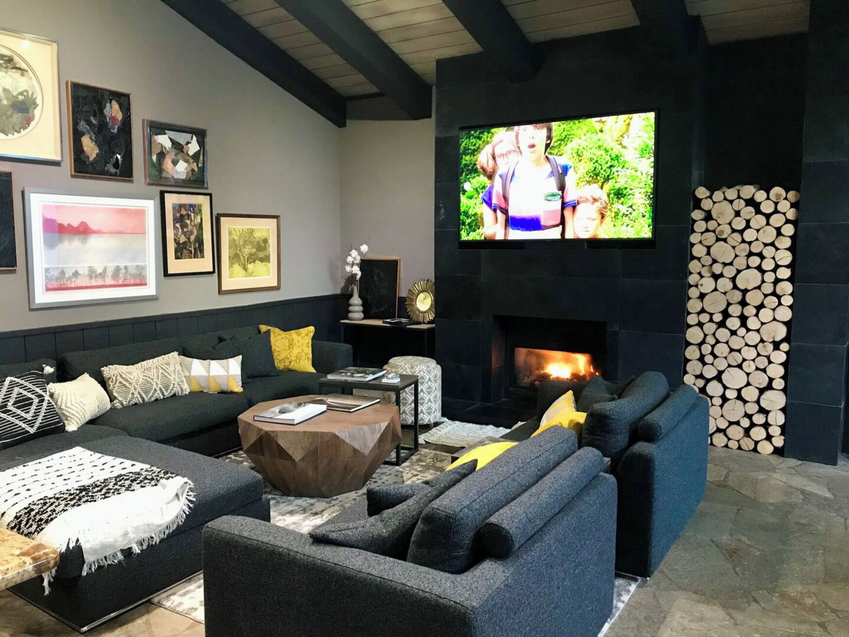 Smart-TV, peis, DVD-spiller og fotballspill