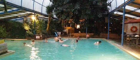 Inomhuspool och uppvärmd pool