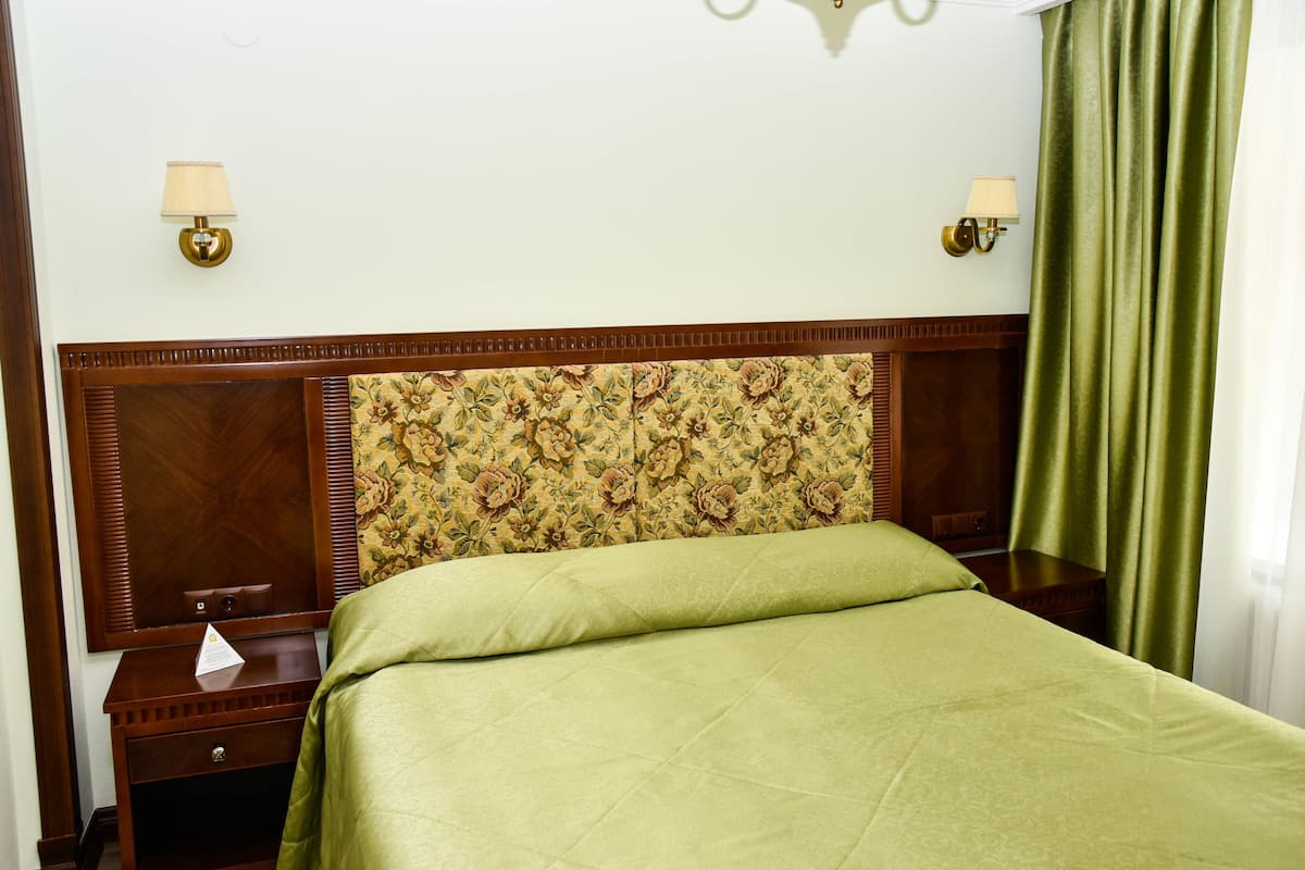 Kamar Double Comfort, 2 kamar tidur | Seprai premium, selimut bulu angsa, minibar, dan brankas