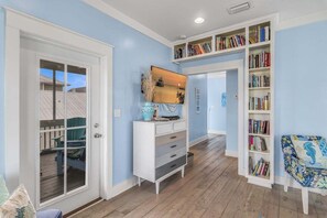 Interior - Amazing Porches - 5 Bikes - Next to Rosemary shops & restaurants - `Flip Flop Happy` (Panama City Beach)