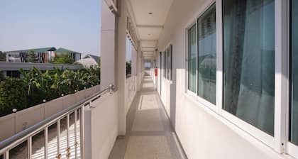 OYO 75394 Sakthong Grand Hotel
