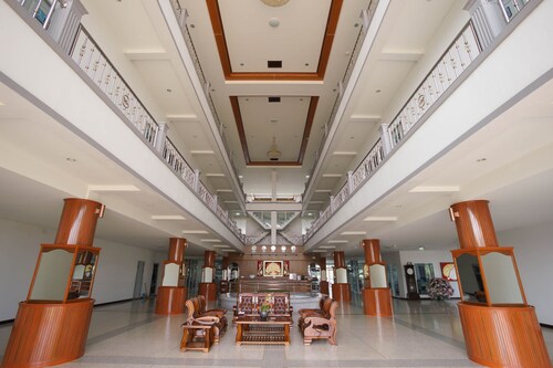 OYO 75394 Sakthong Grand Hotel