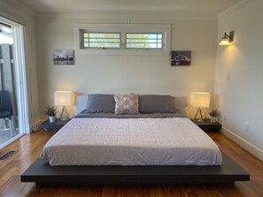 4 soverom, safe på rommet, skrivebord og strykejern/-brett