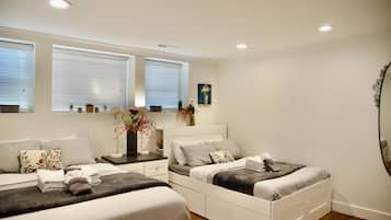 4 sovrum, vÀrdeförvaringsskÄp pÄ rummet och skrivbord