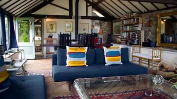 ์ฝํฐ์ง (Forest View Barn ) | ๊ฑฐ์ค ๊ณต๊ฐ