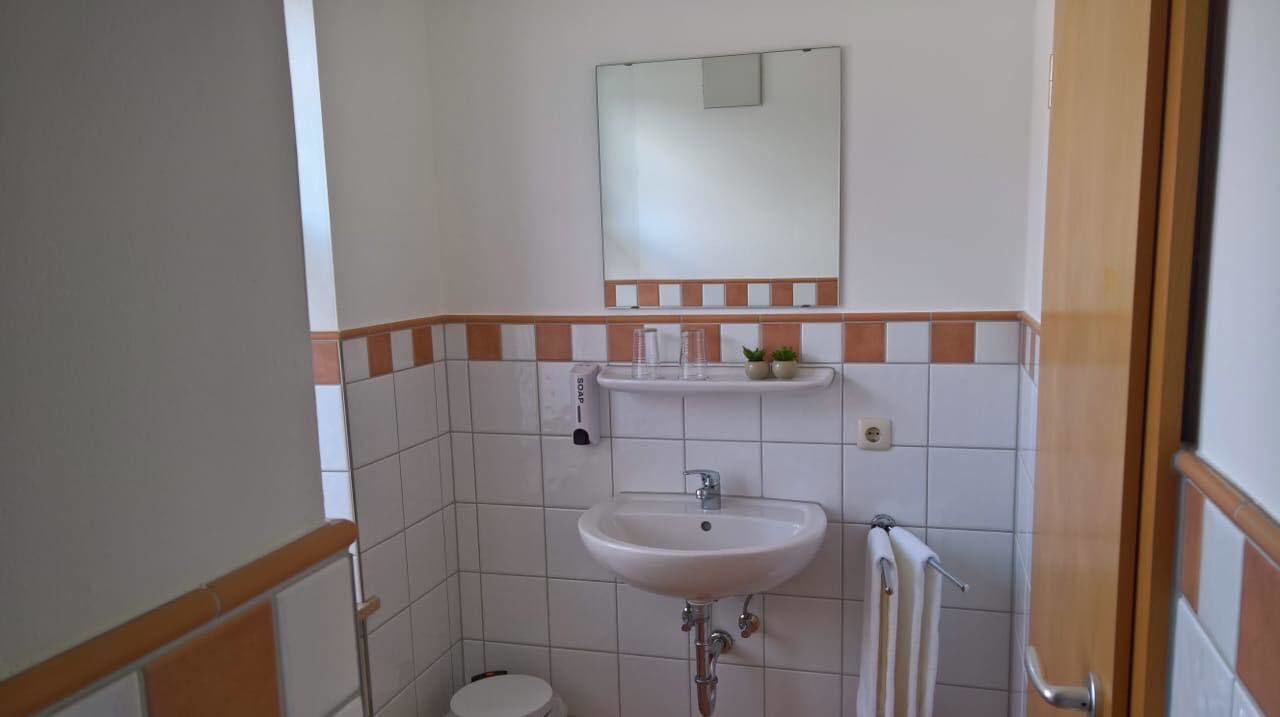 free toiletries, towels