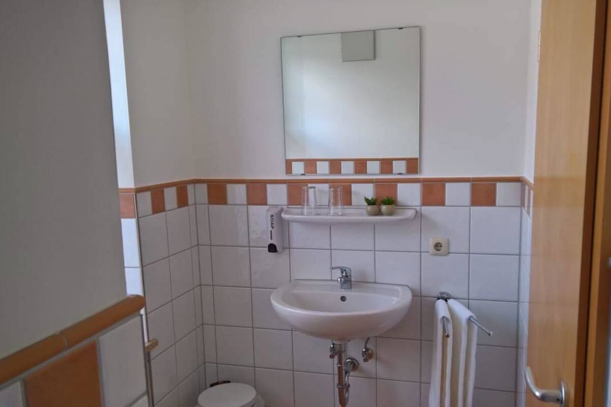 free toiletries, towels