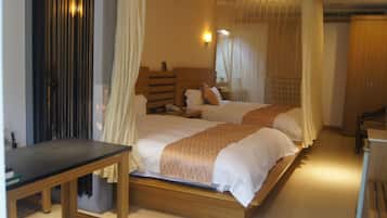 Family Quadruple Room | In-room safe, desk, blackout drapes, free WiFi