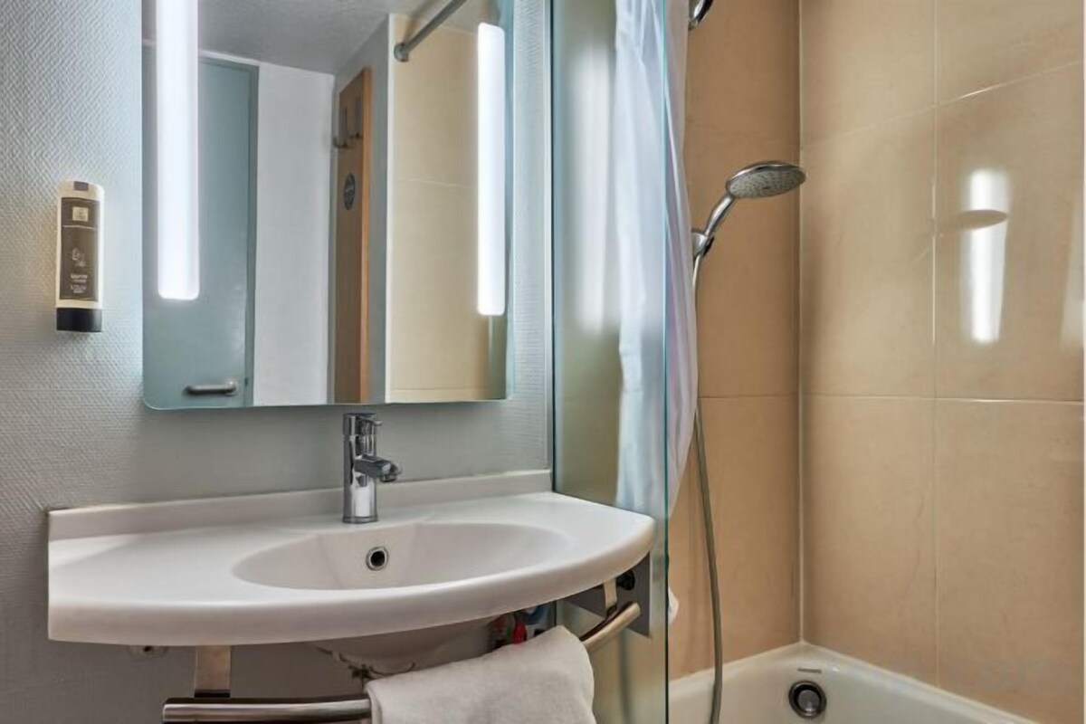 Een douche, handdoeken