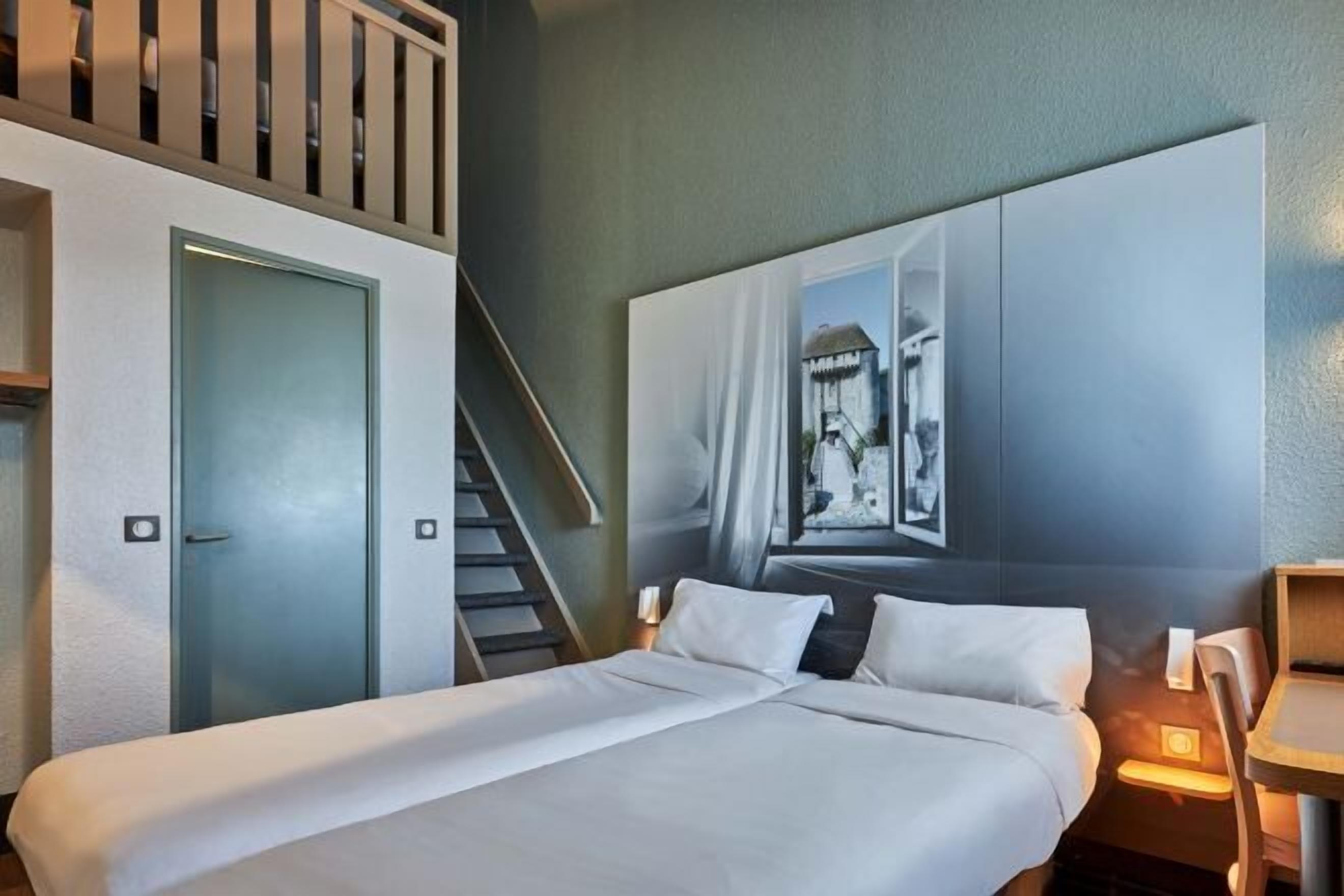 Desk, blackout drapes, soundproofing, free WiFi