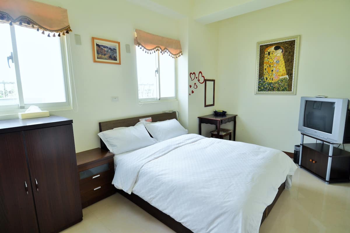 Superior Double Room | Desk, blackout drapes, free WiFi, bed sheets