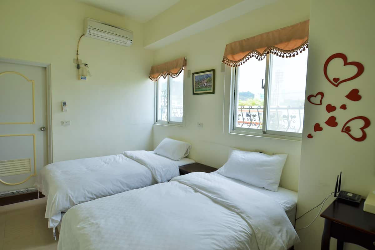 Superior Double or Twin Room | Desk, blackout drapes, free WiFi, bed sheets