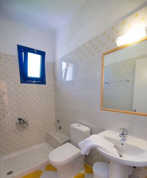 Studio, Sea View | Bathroom | Shower, free toiletries, hair dryer, towels - Akroyiali Resort (Lefkada)