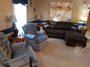 Smart TV - LAKE SHELBYVILLE PRIVATE FISHING GET-AWAY sleeps 4 (Lakewood)