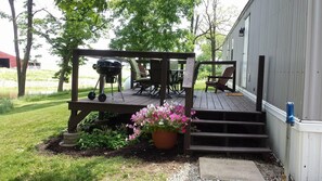 Outdoor dining - LAKE SHELBYVILLE PRIVATE FISHING GET-AWAY sleeps 4 (Lakewood)