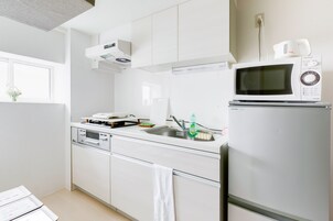 Refrigerador, microondas, placa de cocina, tetera/pava eléctrica