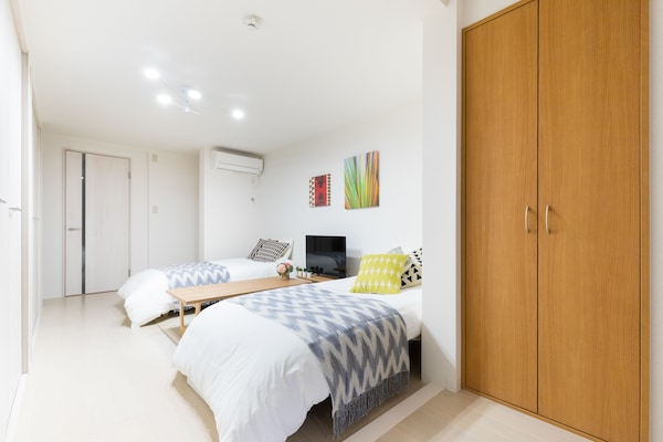 2 habitaciones, escritorio, wifi gratis y ropa de cama