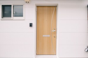 Exterior - Momodani House (Osaka)