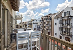 Outdoor dining - Gulf Views-Two-story Condo in Rosemary-2 Bikes-Heated Pool Access (Rosemary Beach)