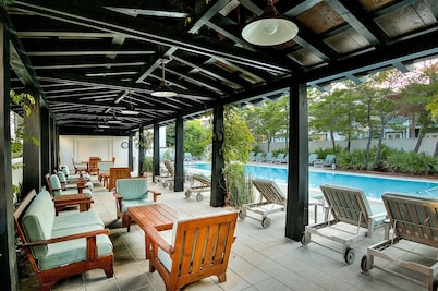 Gulf Views-Two-story Condo in Rosemary-2 Bikes-Heated Pool Access