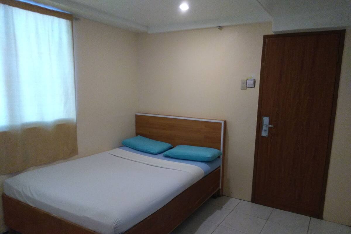 Deluxe Double Room | Desk, bed sheets